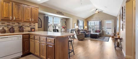 المنشأة من الداخل