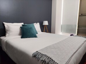 1 bedroom, in-room safe, iron/ironing board, free WiFi