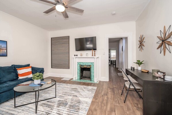 Condo, 1 Queen Bed, Kitchen | Living area