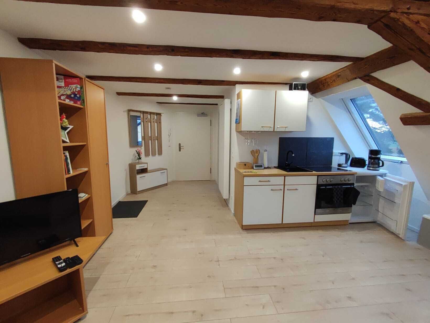 Fridge, oven, stovetop, coffee/tea maker