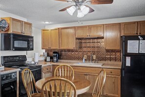 Coffee/tea maker, toaster, ice maker