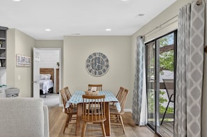 Dining - Lone Oak Point 07 - Three Bedroom Apartment, Sleeps 8 (Sunrise Beach)