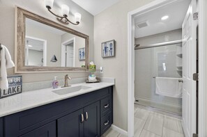 Towels - Lone Oak Point 07 - Three Bedroom Apartment, Sleeps 8 (Sunrise Beach)