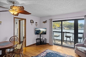 Books - Lone Oak Point 28 - Two Bedroom Apartment, Sleeps 6 (Sunrise Beach)