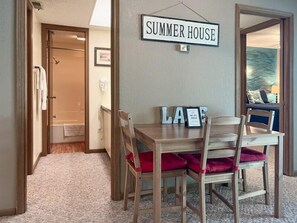 Dining - Lone Oak Point 29 - A Vintage Lake Vacation! (Sunrise Beach)