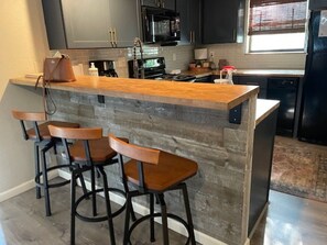 Lavavajillas, cafetera y tetera, tostadora y máquina de hielo 