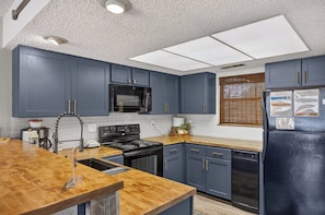 Dishwasher, coffee/tea maker, toaster, ice maker