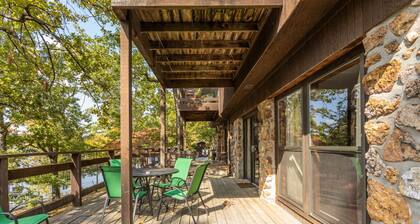 Lone Oak Point 41 - A Vintage Lake Vacation!