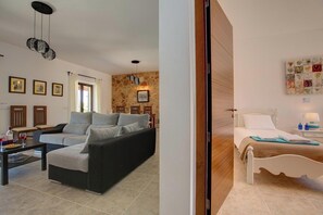 3 bedrooms, iron/ironing board, travel crib, free WiFi