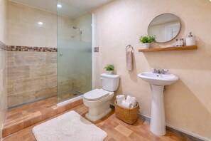Standard Room | Bilik Mandi | Pancuran mandi, hulu semburan mandi hujan, pengering rambut 