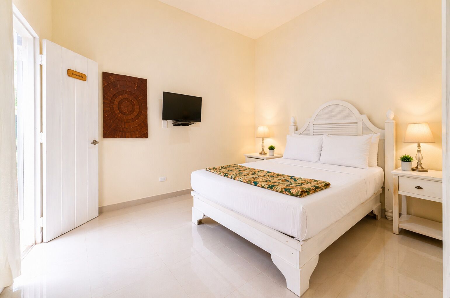 Desk, laptop workspace, free WiFi, bed sheets
