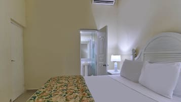 Desk, laptop workspace, free WiFi, bed sheets