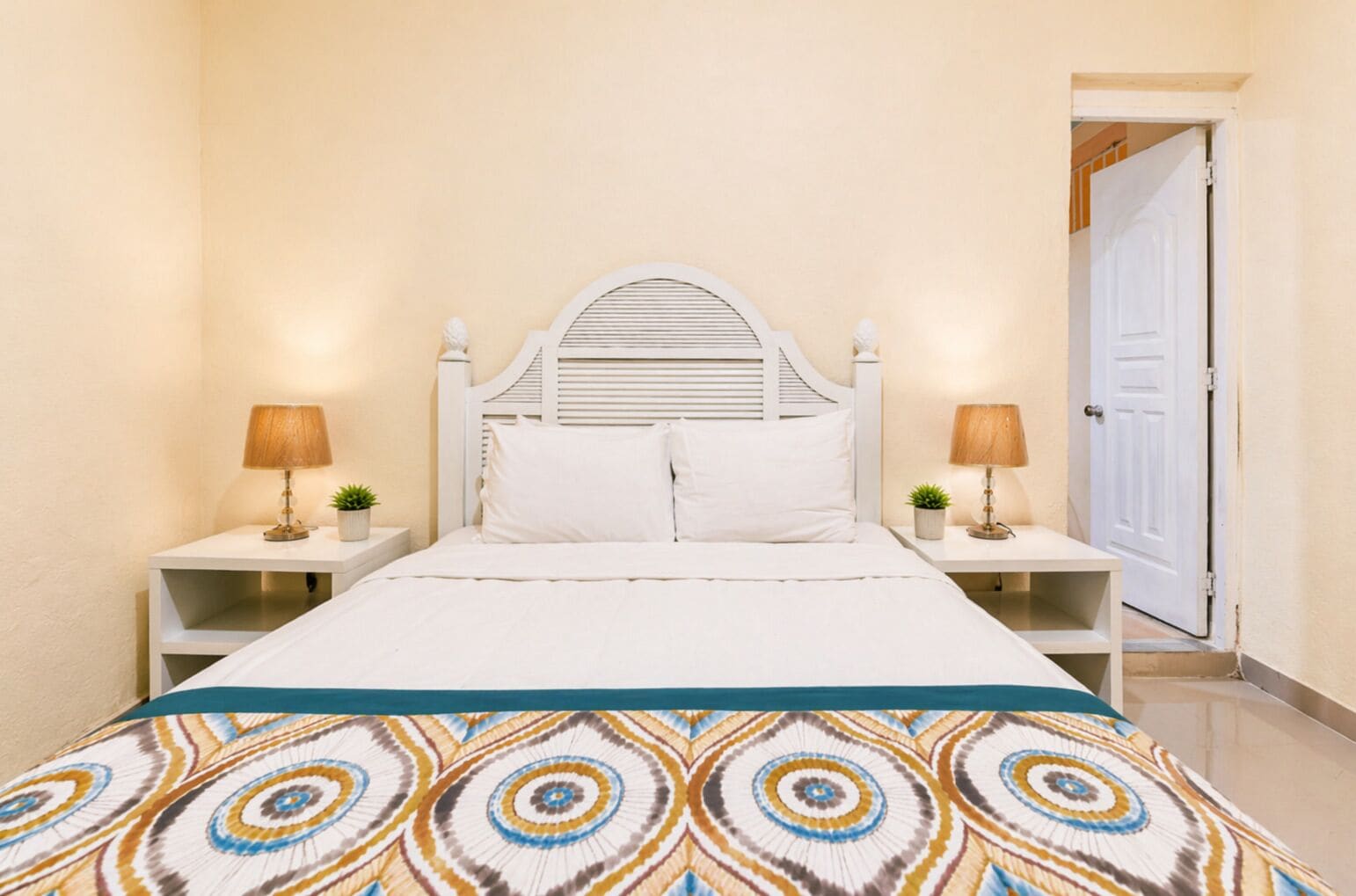 Desk, laptop workspace, free WiFi, bed sheets