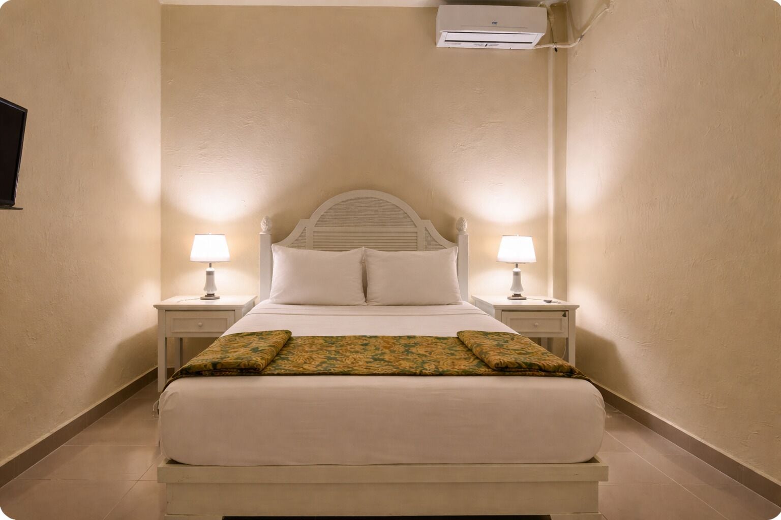 Desk, laptop workspace, free WiFi, bed sheets
