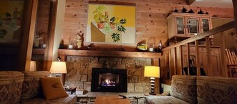Tahoe charm - short distance from skiing and Lake Tahoe!
