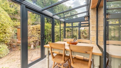 Barn End, Paxford - sleeps 6 guests  in 3 bedrooms