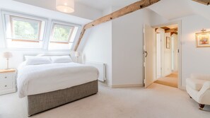 3 Schlafzimmer, Schreibtisch, Bügeleisen/Bügelbrett, Reisekinderbett