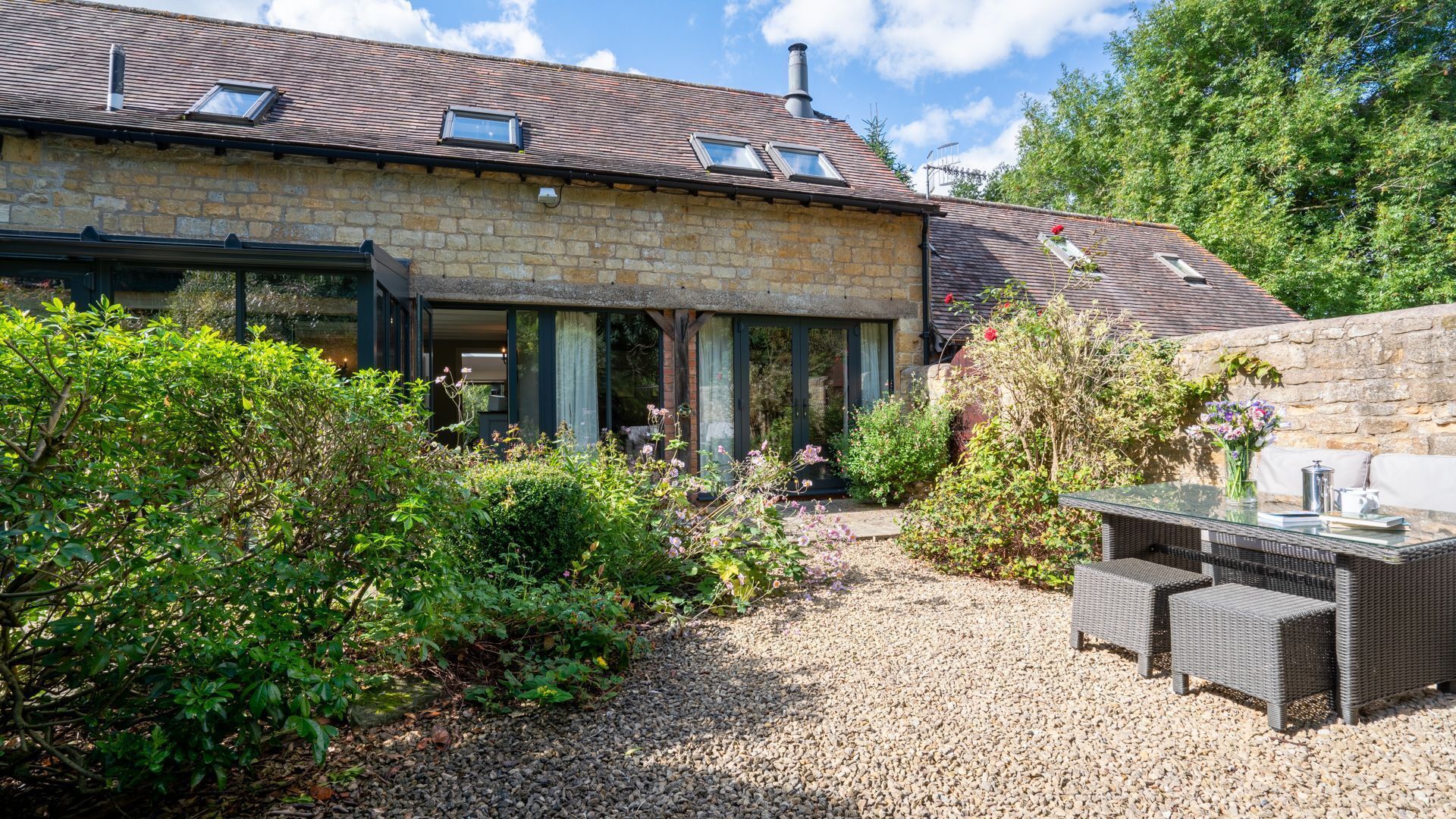 屋外ダイニングエリア