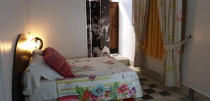 1 chambre, bureau, fer et planche à repasser, Wi-Fi