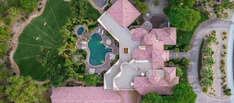 Villa Verbena by Avantstay Expansive Estate w/ B-ball Court, Pool/spa & Entertainer's Yard