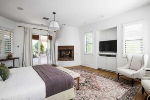 Interior - Villa Verbena by Avantstay Expansive Estate w/ B-ball Court, Pool/spa & Entertainer's Yard (Indio)