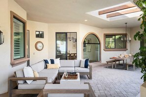 Interior - Villa Verbena by Avantstay Expansive Estate w/ B-ball Court, Pool/spa & Entertainer's Yard (Indio)