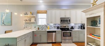 Doctor's Orders by Avantstay 5 Mins TO Beach! w/ Community Pool & Hot Tub!