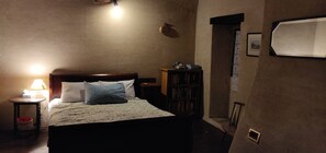2 slaapkamers, een bureau, een strijkplank/strijkijzer, gratis wifi