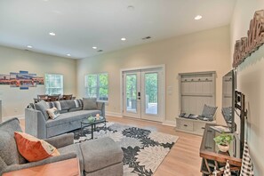 TV, DVD player, books, video library - Cozy Tennessee Country Retreat on 5 Acres! (Pegram)