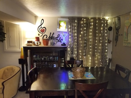 Dining. Located Near Notre Dame and other local Colleges. Sleeps 3-4