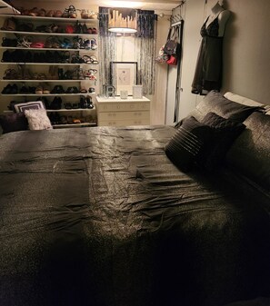 1 bedroom, iron/ironing board, free WiFi, bed sheets - Located Near Notre Dame and other local Colleges. Sleeps 3-4 (South Bend)