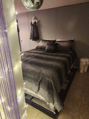 1 chambre, fer et planche à repasser, Wi-Fi gratuit, draps fournis