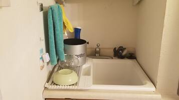 Combined shower/tub, towels, soap, toilet paper