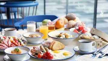 Daily buffet breakfast (HKD 218 per person)