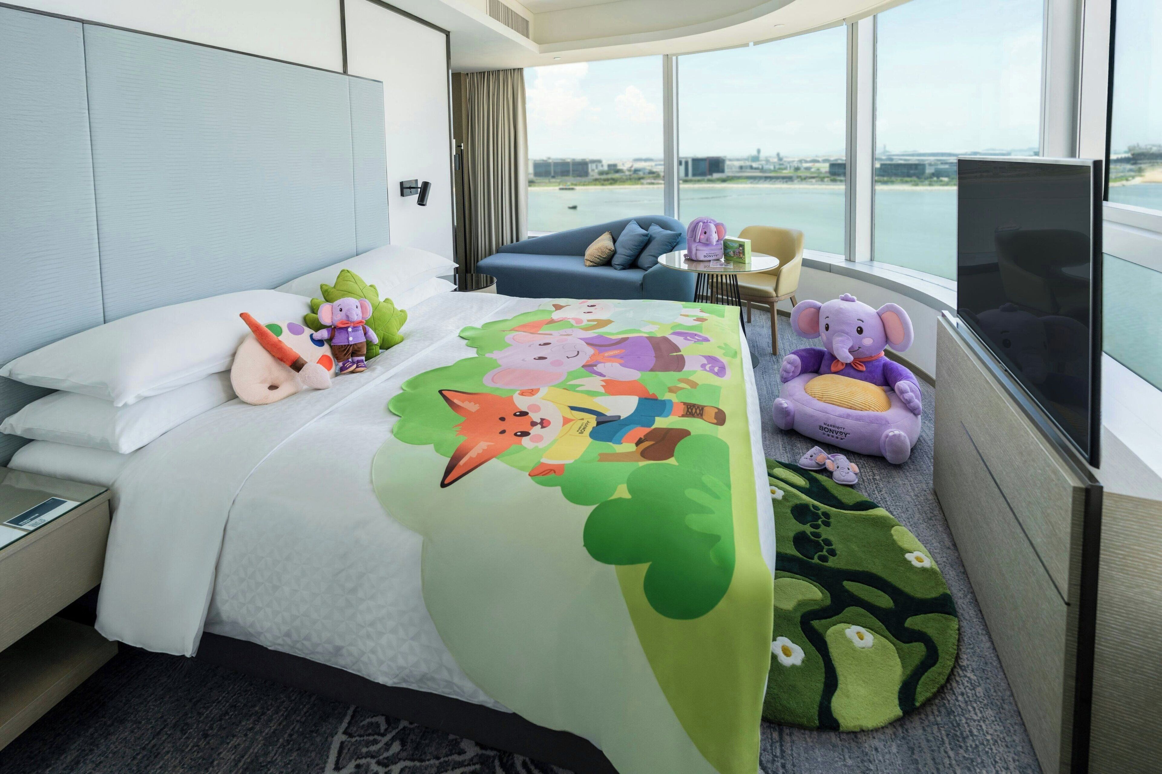 suite, 1 king bed, ocean view | premium bedding, minibar, in-room safe, desk