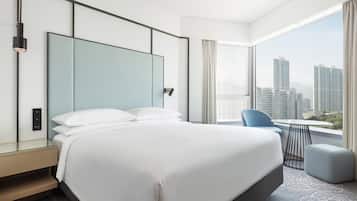 Traditional Room, 1 King Bed, City View | Premium bedding, minibar, in-room safe, desk
