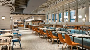 2 restaurantes, é servido almoço