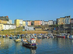 Marina - 4 bedroom accommodation in Tenby (Tenby)