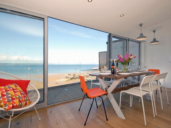 Dining - 4 bedroom accommodation in Tenby (Tenby)