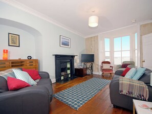 Living area - 4 bedroom accommodation in Tenby (Tenby)