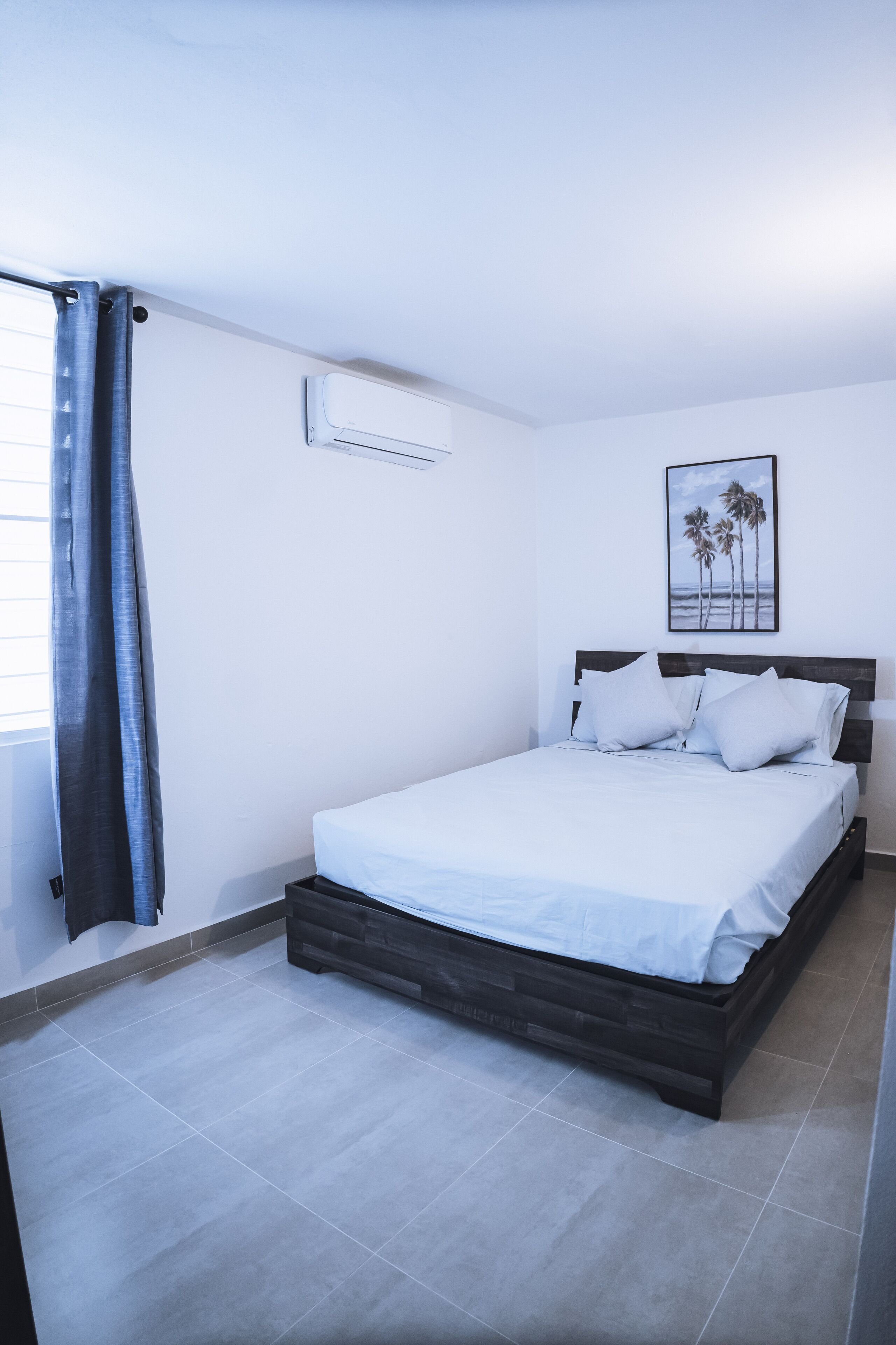 5 camere, una scrivania, ferro/asse da stiro, Wi-Fi gratuito