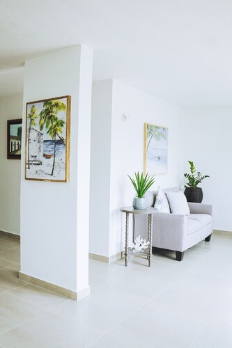 Casa Luz 5BR+ 2B Home Near Ferry and Airport to Culebra & Vieques