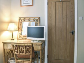 Interior - 1 bedroom accommodation in Milford on Sea (Milford on Sea)