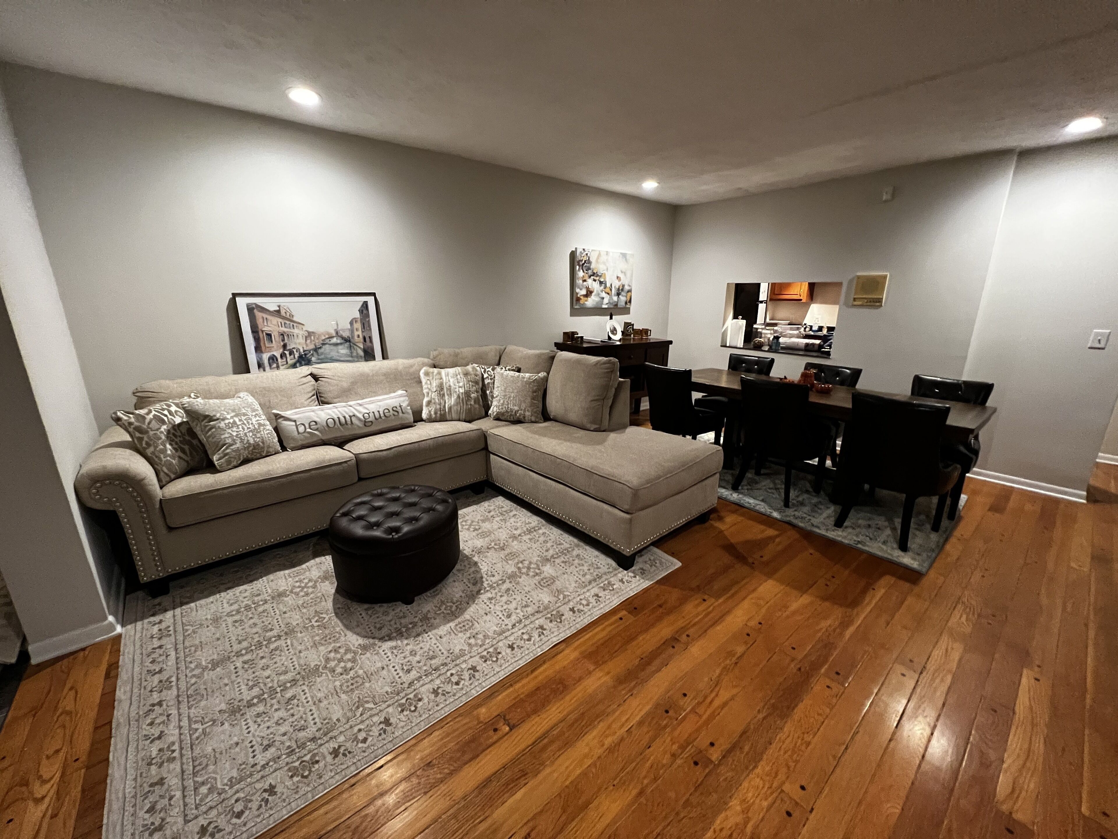 Smart TV, fireplace, books, stereo