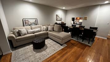 Smart TV, fireplace, books, stereo