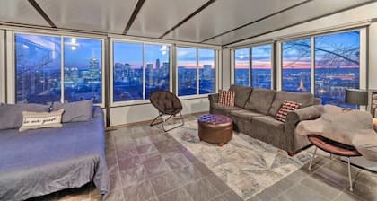 NEW House of Liberty: 3BR 2BA w/ PRVT Hot Tub, Modern Patio, Amazing City Views