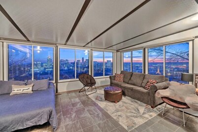 NEW House of Liberty: 3BR 2BA w/ PRVT Hot Tub, Modern Patio, Amazing City Views
