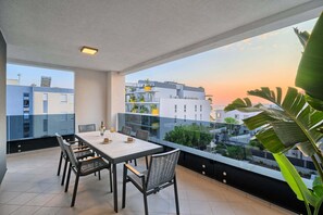 تناول الطعام بالخارج