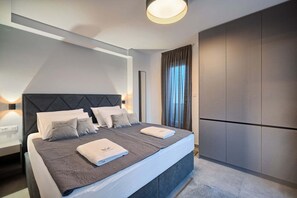 2 bedrooms, iron/ironing board, free WiFi, bed sheets - Penthouse Liberty Living with Pool (Split)