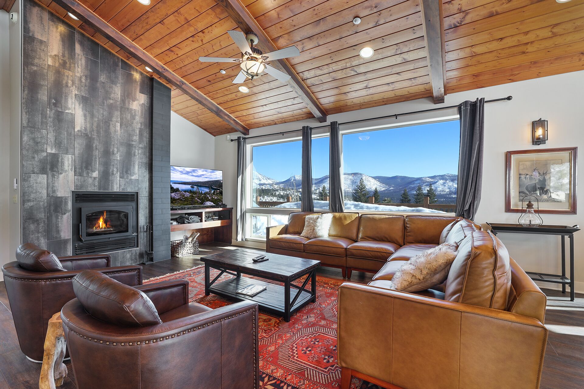House, Multiple Beds, Hot Tub, Mountain View | Living area | 40-inch TV with cable channels, fireplace